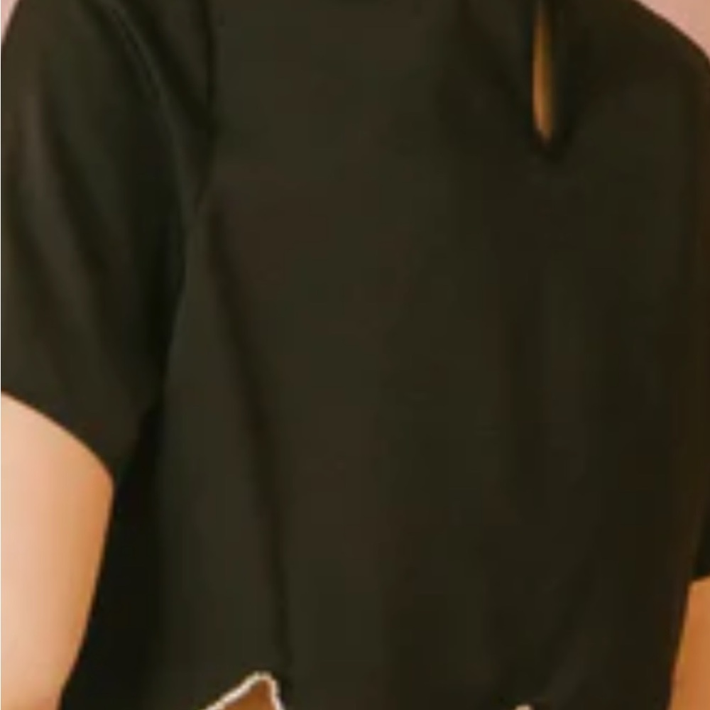 Storia Elegant Black Blouse with Scalloped Hem - Picture 7 of 7